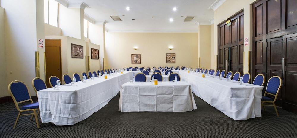 New Ambassador Hotel Harare Exteriér fotografie