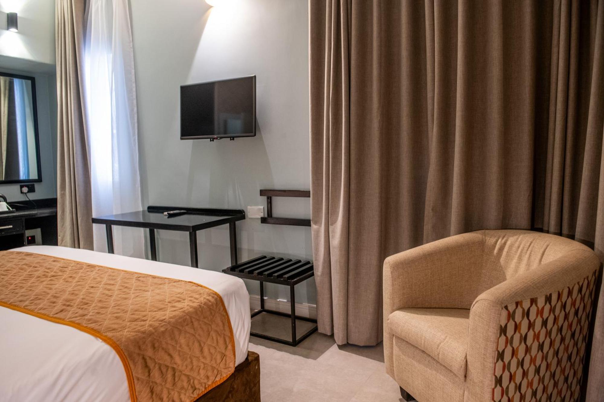 New Ambassador Hotel Harare Exteriér fotografie