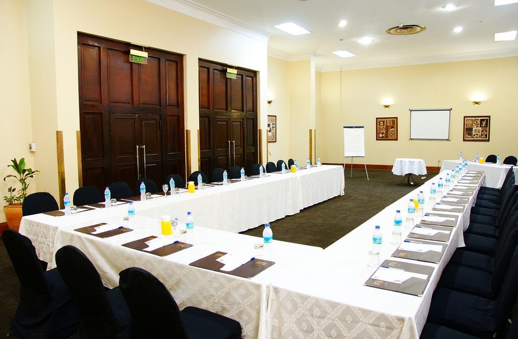 New Ambassador Hotel Harare Exteriér fotografie